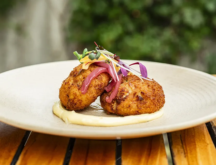 Roundhouse crab cakes hero1 web